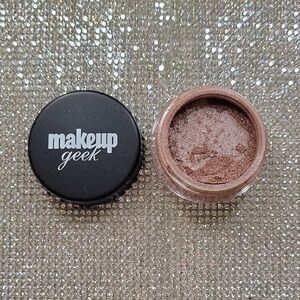 Makeup Geek NIGHTLIFE  - Warm-toned, light-medium brown w/metallic finish